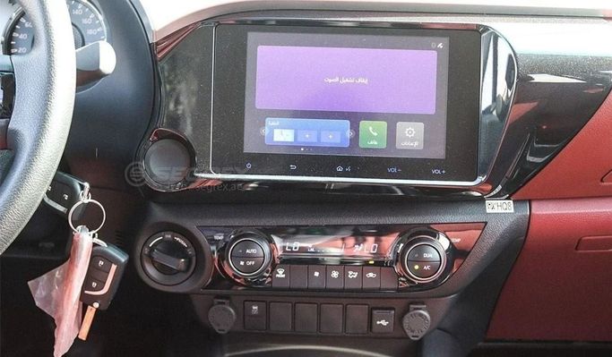 Новый Toyota Hilux VIII Рестайлинг, 2.7 л, 2025 в Дубае от Segrex Auto Белый цвет. GCC | AUTO.AE