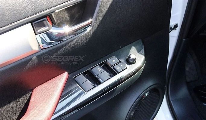 Новый Toyota Hilux VIII Рестайлинг, 2.7 л, 2025 в Дубае от Segrex Auto Белый цвет. GCC | AUTO.AE