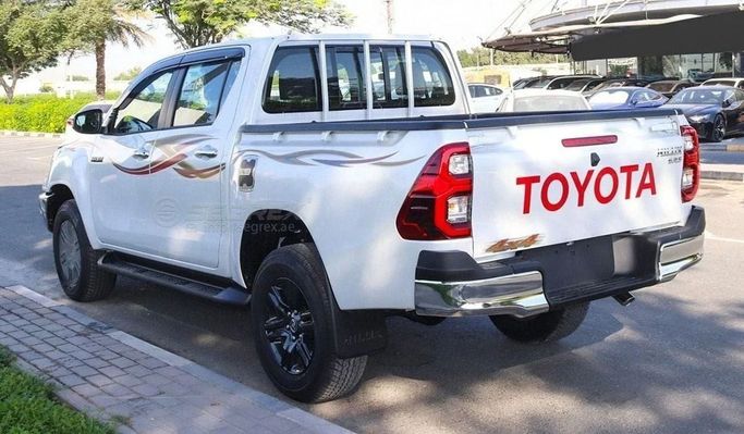 Новый Toyota Hilux VIII Рестайлинг, 2.7 л, 2025 в Дубае от Segrex Auto Белый цвет. GCC | AUTO.AE