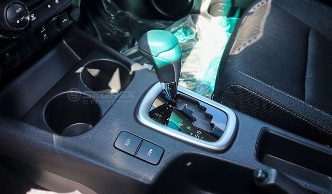 Новый Toyota Hilux VIII Рестайлинг, 2.7 л, 2025 в Дубае от Segrex Auto Черный цвет. GCC | AUTO.AE