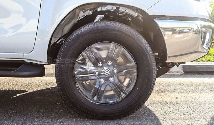 Новый Toyota Hilux VIII Рестайлинг, 2.7 л, 2025 в Дубае от Segrex Auto Белый цвет. GCC | AUTO.AE