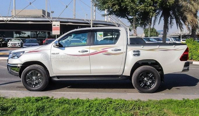 Новый Toyota Hilux VIII Рестайлинг, 2.7 л, 2025 в Дубае от Segrex Auto Белый цвет. GCC | AUTO.AE