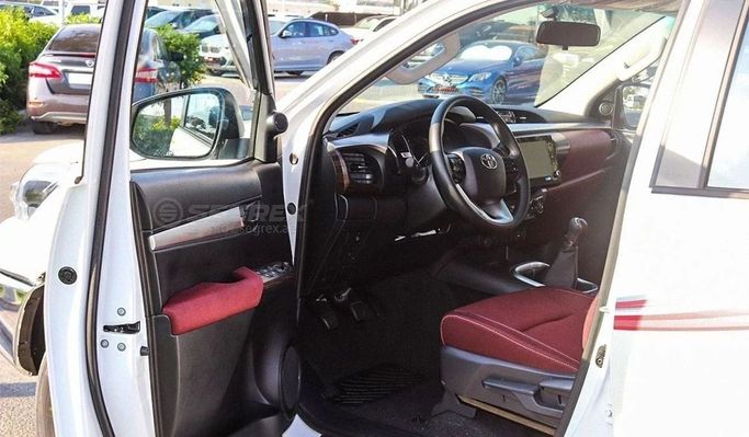 Новый Toyota Hilux VIII Рестайлинг, 2.7 л, 2025 в Дубае от Segrex Auto Белый цвет. GCC | AUTO.AE