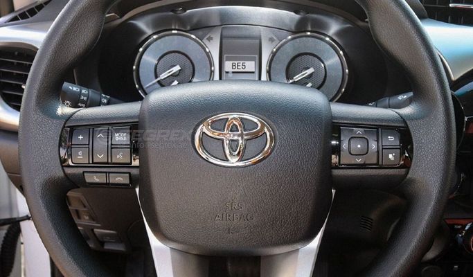 New Toyota Hilux VIII Facelift 2, 2.7 l, 2025 in Dubai by Segrex Auto, White color. GCC Specs | AUTO.AE