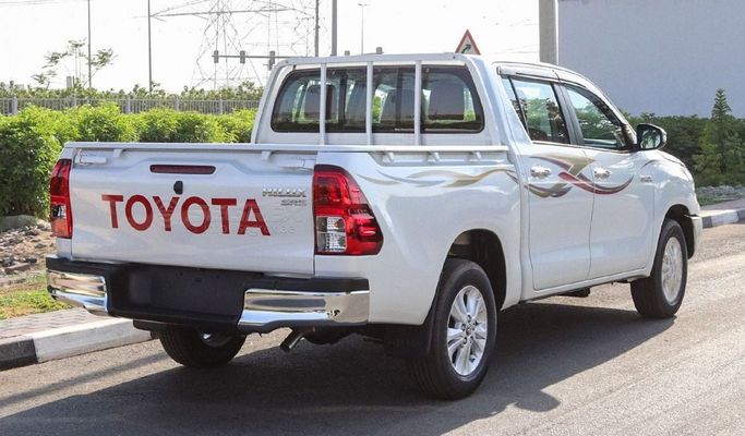 New Toyota Hilux VIII Facelift 2, 2.7 l, 2025 in Dubai by Segrex Auto, White color. GCC Specs | AUTO.AE