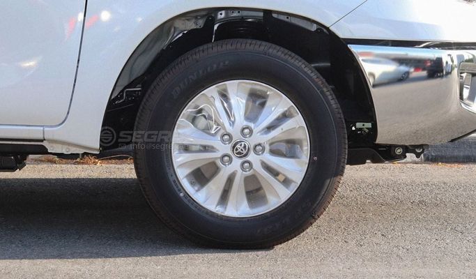 New Toyota Hilux VIII Facelift 2, 2.7 l, 2025 in Dubai by Segrex Auto, White color. GCC Specs | AUTO.AE