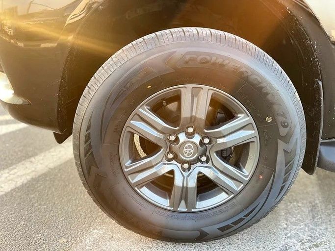 Подержанный Toyota Hilux VIII, 2.7 л, 2019 в Дубае от Shalimar Черный цвет. GCC | AUTO.AE