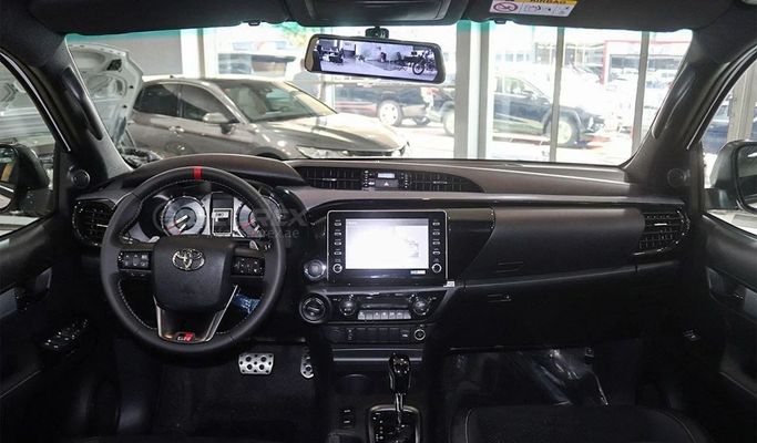 Новый Toyota Hilux VIII Рестайлинг, 4.0 л, 2025 в Дубае от Segrex Auto Белый цвет. GCC | AUTO.AE