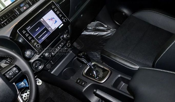 Новый Toyota Hilux VIII Рестайлинг, 4.0 л, 2025 в Дубае от Segrex Auto Белый цвет. GCC | AUTO.AE