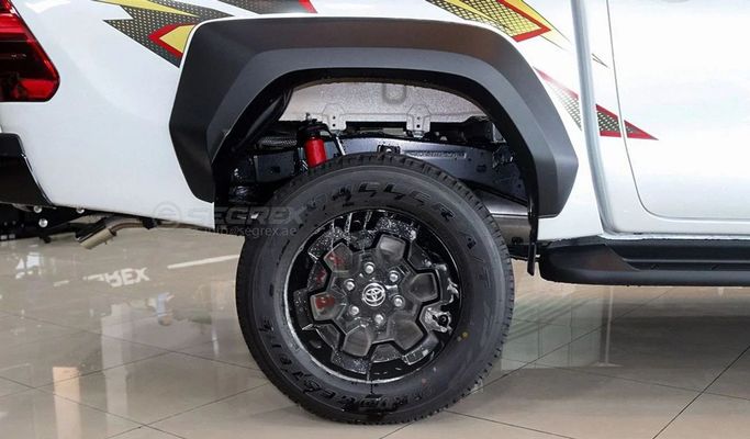 Новый Toyota Hilux VIII Рестайлинг, 4.0 л, 2025 в Дубае от Segrex Auto Белый цвет. GCC | AUTO.AE