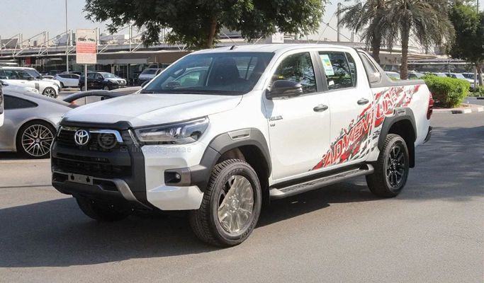 Новый Toyota Hilux VIII Рестайлинг, 4.0 л, 2025 в Дубае от Segrex Auto Белый цвет. GCC | AUTO.AE