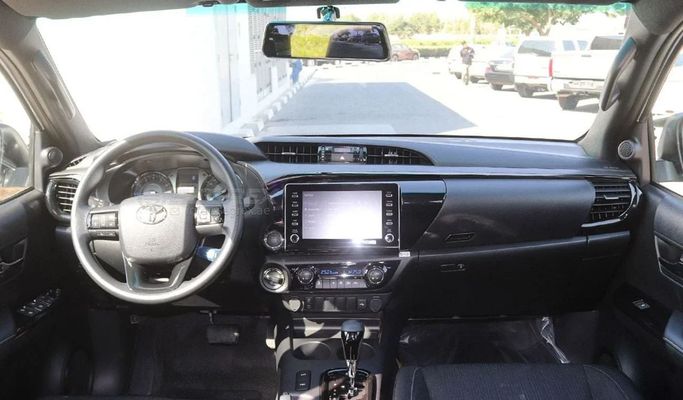 Новый Toyota Hilux VIII Рестайлинг, 4.0 л, 2025 в Дубае от Segrex Auto Белый цвет. GCC | AUTO.AE