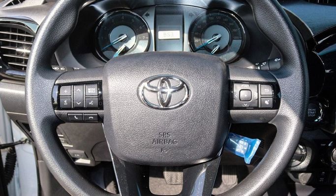 Новый Toyota Hilux VIII Рестайлинг, 4.0 л, 2025 в Дубае от Segrex Auto Белый цвет. GCC | AUTO.AE