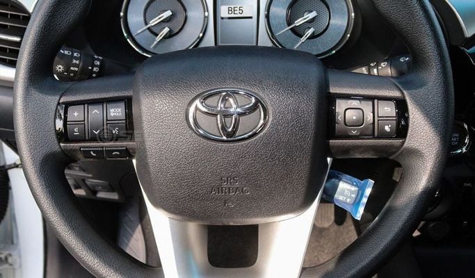 Новый Toyota Hilux VIII Рестайлинг, 2.7 л, 2025 в Дубае от Segrex Auto Белый цвет. GCC | AUTO.AE