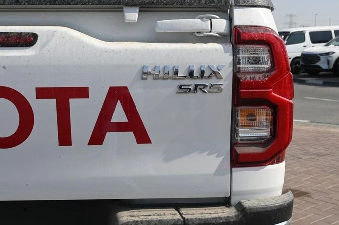 New Toyota Hilux VIII, 2.4 l, 2025 in Dubai by World Center Motors FZE, White color. GCC Specs | AUTO.AE