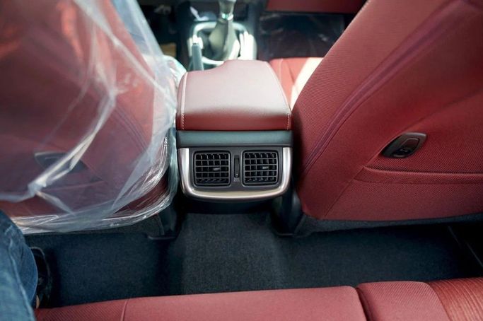 New Toyota Hilux VIII, 2.7 l, 2025 in Dubai by World Center Motors FZE, White color. GCC Specs | AUTO.AE