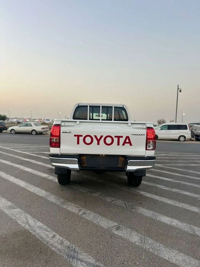 New Toyota Hilux VIII, 2.7 l, 2025 in Dubai by World Center Motors FZE, White color. GCC Specs | AUTO.AE
