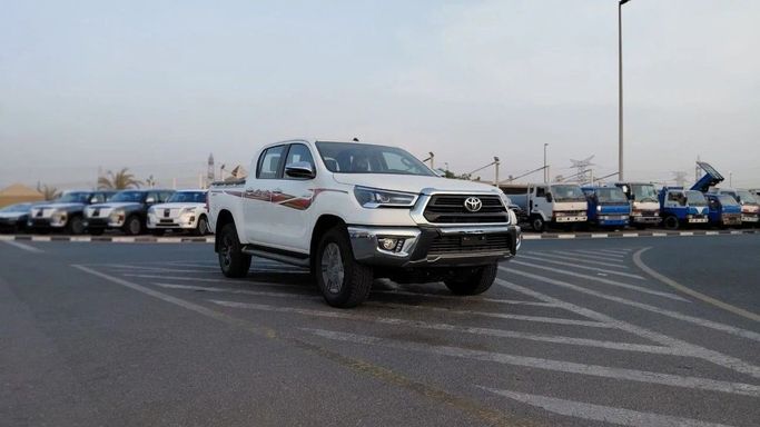New Toyota Hilux VIII, 2.7 l, 2025 in Dubai by World Center Motors FZE, White color. GCC Specs | AUTO.AE