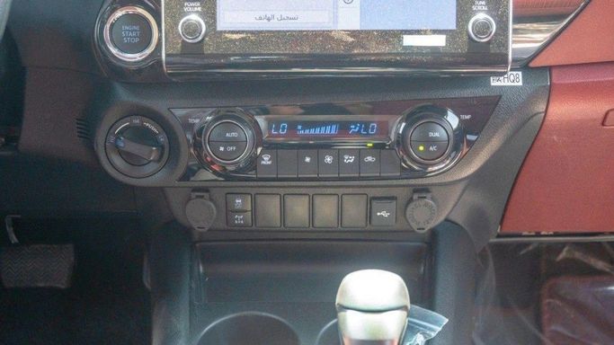 Новый Toyota Hilux VIII, 4.0 л, 2025 в Дубае от World Center Motors FZE Черный цвет. GCC | AUTO.AE