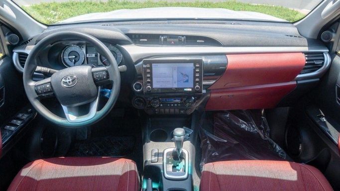 Новый Toyota Hilux VIII, 4.0 л, 2025 в Дубае от World Center Motors FZE Черный цвет. GCC | AUTO.AE