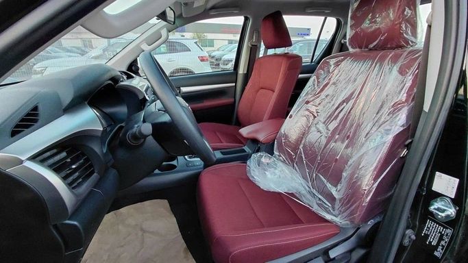 Новый Toyota Hilux VIII, 4.0 л, 2025 в Дубае от World Center Motors FZE Черный цвет. GCC | AUTO.AE