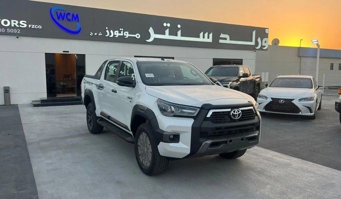 Новый Toyota Hilux VIII, 4.0 л, 2025 в Дубае от World Center Motors FZE Белый цвет. GCC | AUTO.AE