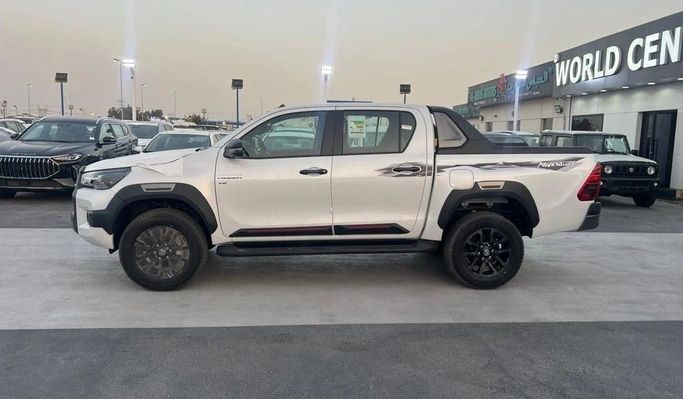 Новый Toyota Hilux VIII, 4.0 л, 2025 в Дубае от World Center Motors FZE Белый цвет. GCC | AUTO.AE