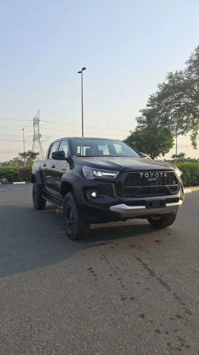 Новый Toyota Hilux VIII, 4.0 л, 2025 в Дубае от World Center Motors FZE Черный цвет. GCC | AUTO.AE
