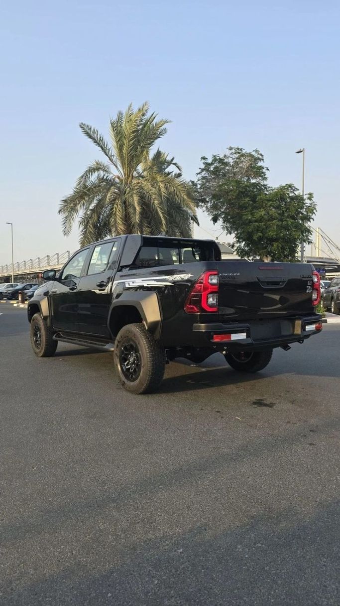 Новый Toyota Hilux VIII, 4.0 л, 2025 в Дубае от World Center Motors FZE Черный цвет. GCC | AUTO.AE