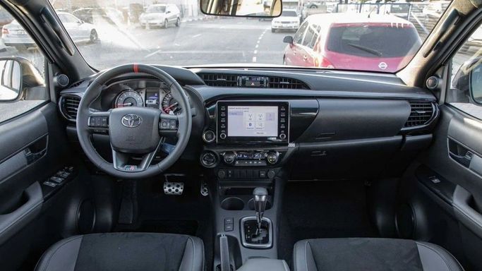 Новый Toyota Hilux VIII, 4.0 л, 2025 в Дубае от World Center Motors FZE Черный цвет. GCC | AUTO.AE