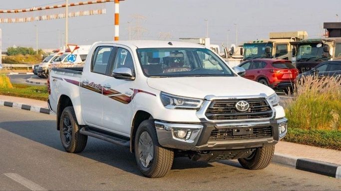 Новый Toyota Hilux VIII, 2.7 л, 2025 в Дубае от World Center Motors FZE Белый цвет. GCC | AUTO.AE