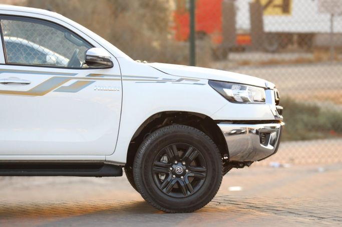 Новый Toyota Hilux VIII, 2.7 л, 2025 в Дубае от Atlantic Motors FZCO Белый цвет.  | AUTO.AE