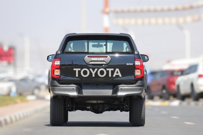 Новый Toyota Hilux VIII Рестайлинг, 4.0 л, 2025 в Дубае от Atlantic Motors FZCO Черный цвет.  | AUTO.AE
