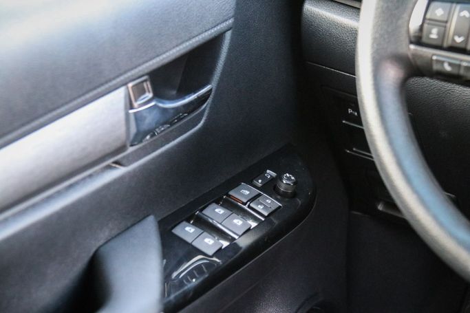 Новый Toyota Hilux VIII Рестайлинг, 4.0 л, 2025 в Дубае от Atlantic Motors FZCO Черный цвет.  | AUTO.AE