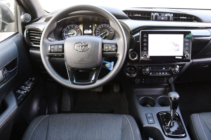 Новый Toyota Hilux VIII Рестайлинг, 4.0 л, 2025 в Дубае от Atlantic Motors FZCO Белый цвет.  | AUTO.AE