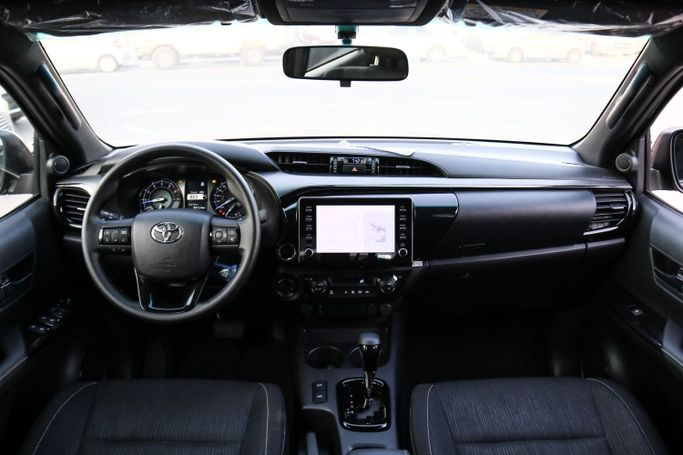 Новый Toyota Hilux VIII Рестайлинг, 4.0 л, 2025 в Дубае от Atlantic Motors FZCO Белый цвет.  | AUTO.AE