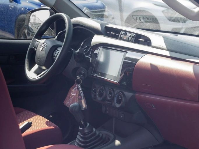 Новый Toyota Hilux VIII, 2.7 л, 2025 в Дубае от Al Rawnaq Motors  Белый цвет. GCC | AUTO.AE