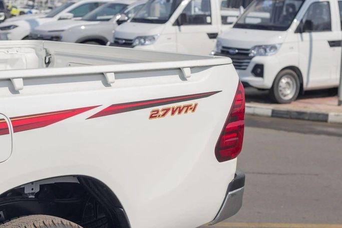 Новый Toyota Hilux VIII, 2.7 л, 2025 в Дубае от Al Rawnaq Motors  Белый цвет. GCC | AUTO.AE