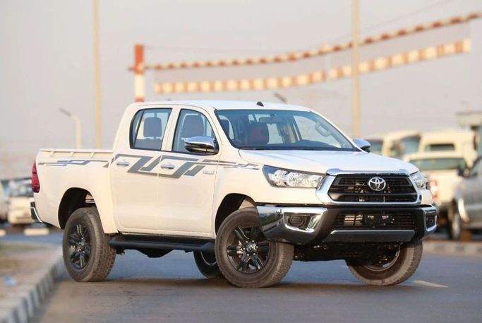 New Toyota Hilux VIII Facelift, 2.7 l, 2025 in Dubai by Atlantic Motors FZCO, White color. GCC Specs | AUTO.AE