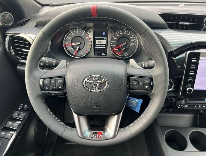 Новый Toyota Hilux VIII Рестайлинг, 4.0 л, 2025 в Дубае от Al Rawnaq Motors  Белый цвет. GCC | AUTO.AE