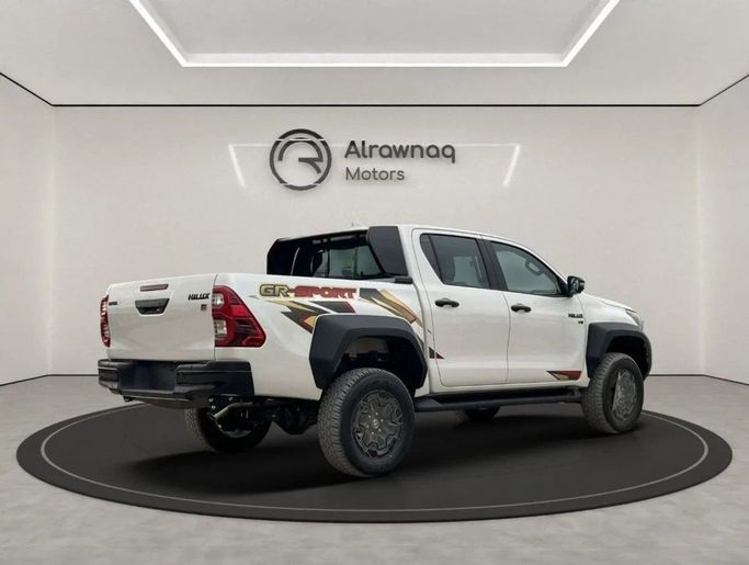 Новый Toyota Hilux VIII Рестайлинг, 4.0 л, 2025 в Дубае от Al Rawnaq Motors  Белый цвет. GCC | AUTO.AE
