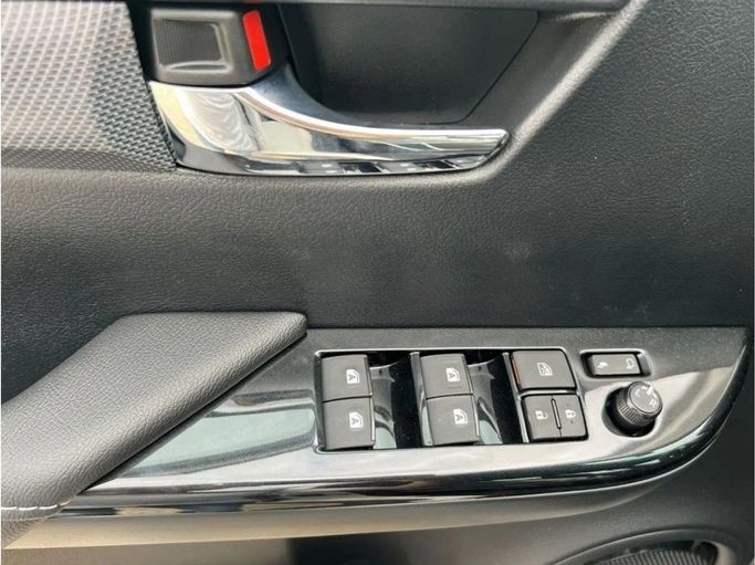 Новый Toyota Hilux VIII Рестайлинг, 4.0 л, 2025 в Дубае от Al Rawnaq Motors  Белый цвет. GCC | AUTO.AE