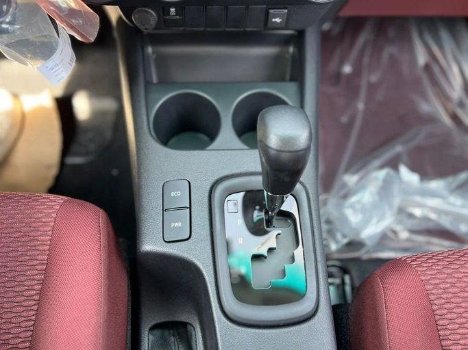 Новый Toyota Hilux VIII, 2.7 л, 2025 в Дубае от Al Rawnaq Motors  Белый цвет. GCC | AUTO.AE