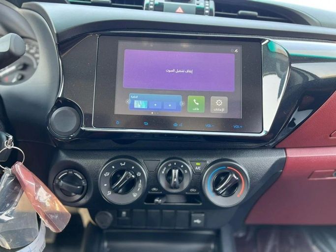 Новый Toyota Hilux VIII, 2.7 л, 2025 в Дубае от Al Rawnaq Motors  Белый цвет. GCC | AUTO.AE