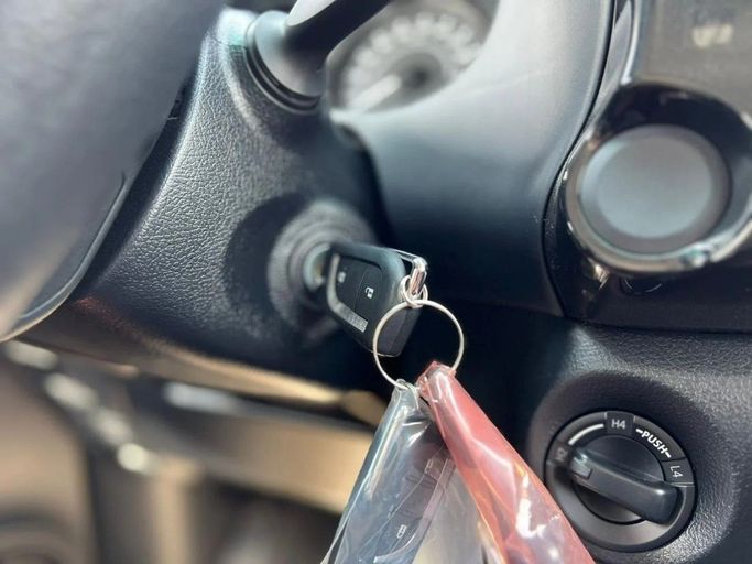 Новый Toyota Hilux VIII, 2.7 л, 2025 в Дубае от Al Rawnaq Motors  Белый цвет. GCC | AUTO.AE