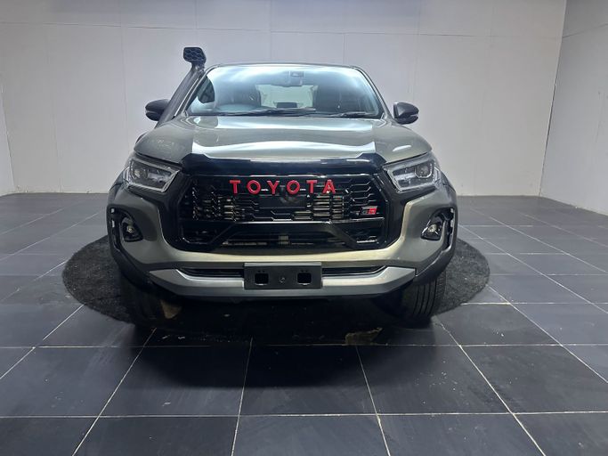 Подержанный Toyota Hilux Arctic Trucks VIII Рестайлинг, 2.8 л, 2023 в Дубае Другой цвет цвет. Australian Specs | AUTO.AE