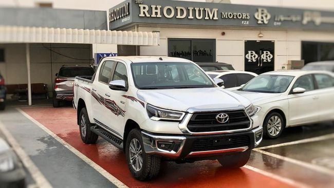 Новый Toyota Hilux VIII, 2.7 л, 2025 в Дубае от Rhodium Motors FZE Белый цвет. GCC | AUTO.AE