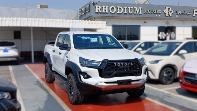 Новый Toyota Hilux VIII Рестайлинг, 4.0 л, 2024 в Дубае от Rhodium Motors FZE Белый цвет. GCC | AUTO.AE