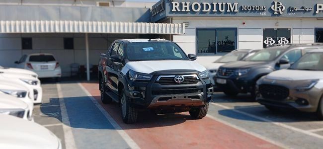 جديدة Toyota Hilux شد الوجه الثامن, 4.0 l, 2025 في في دبي من Rhodium Motors FZE، اللون أسود. مواصفات الخليج | AUTO.AE