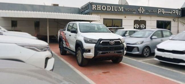 جديدة Toyota Hilux شد الوجه الثامن, 4.0 l, 2025 في في دبي من Rhodium Motors FZE، اللون أبيض. مواصفات الخليج | AUTO.AE